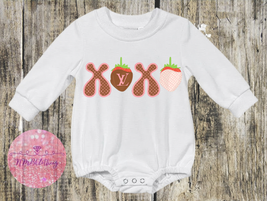 XOXO Strawberry Boujee Oversized Tshirt Bubble